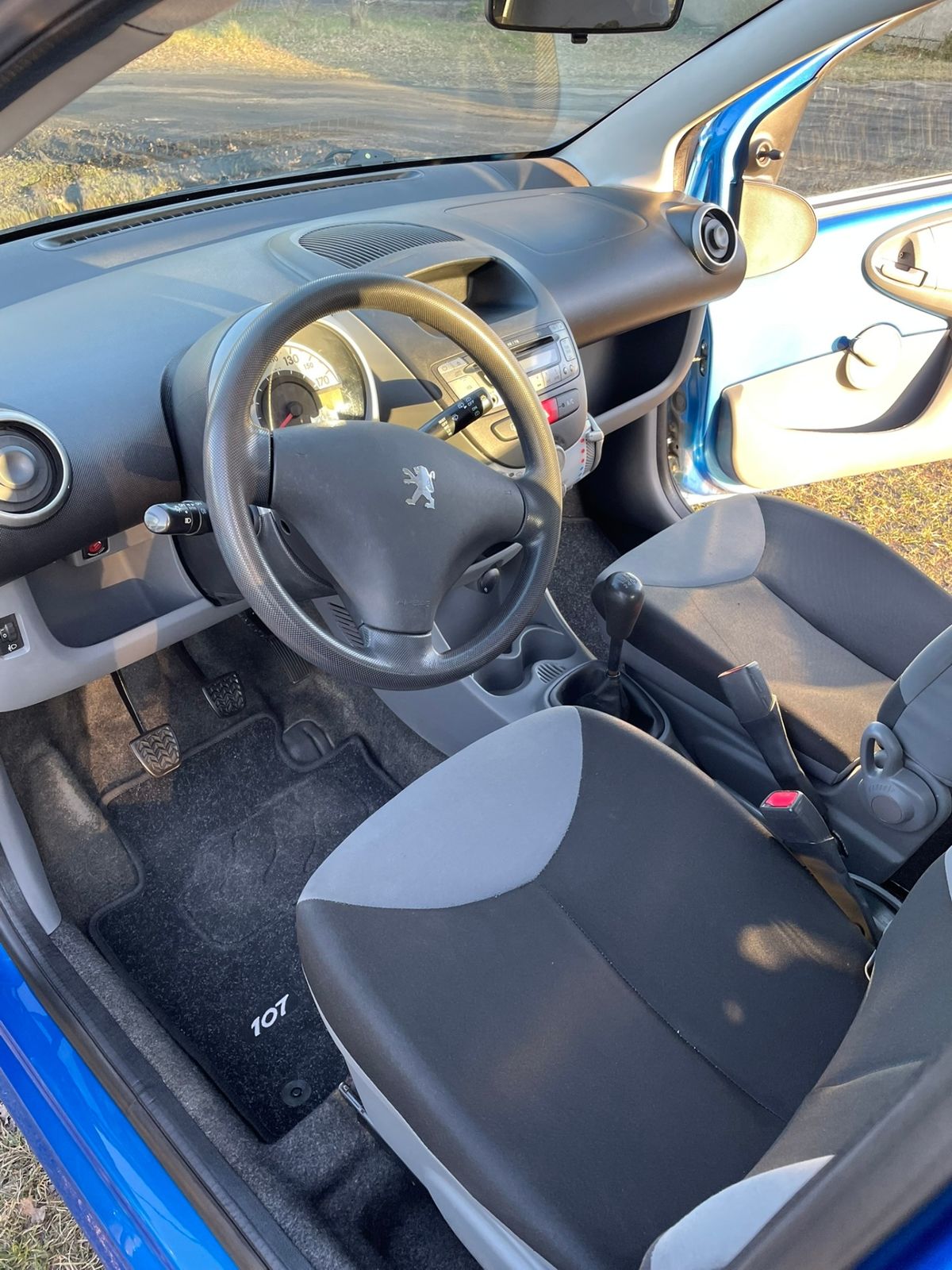 Wnętrze samochodu po czyszczeniu i auto detailingu TAP CLEAN w Białymstoku